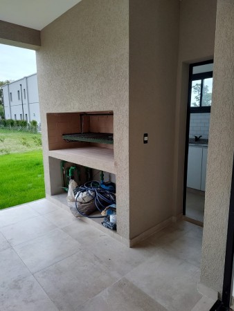 Casa en oportunidad en Santa Emilia