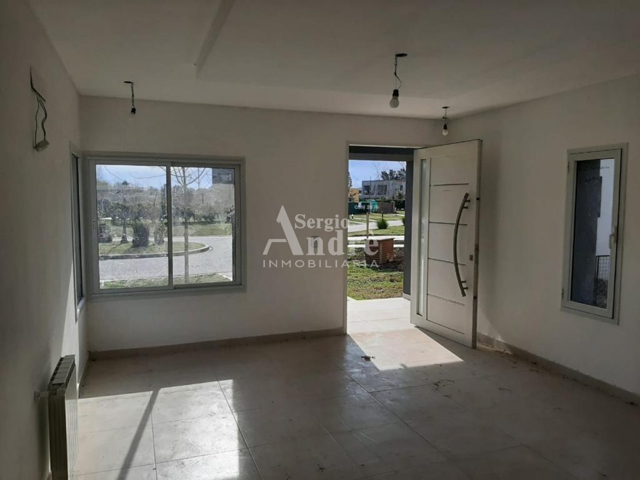 CASA A LA VENTA EN BARRIO SAN EDUARDO PILAR DEL ESTE