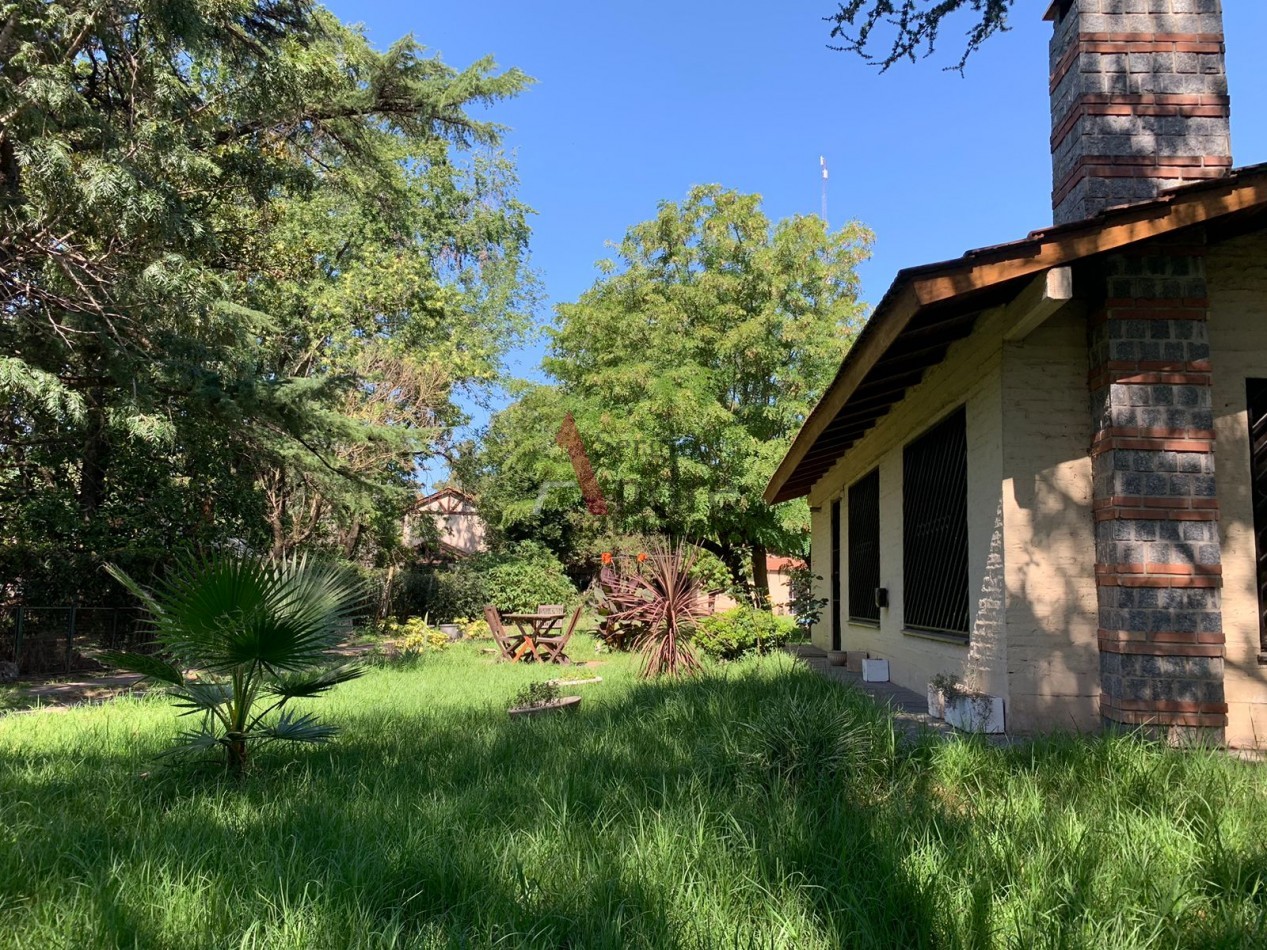 Casa en VENTA con quincho y pileta; BarrioTrujuy San Miguel