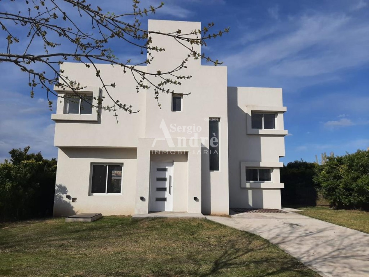 VENTA CASA BARRIO SAN ALFONSO PILAR DEL ESTE 