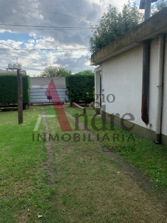 CASA EN GRAND BOURG CALLE TRIUNVIRATO 882 (100M DE RUTA 8)