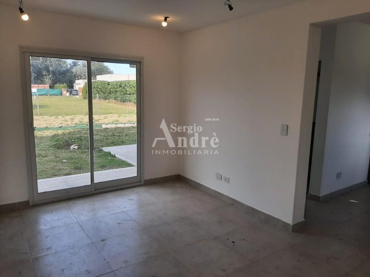 VENTA CASA BARRIO SAN ALFONSO PILAR DEL ESTE 