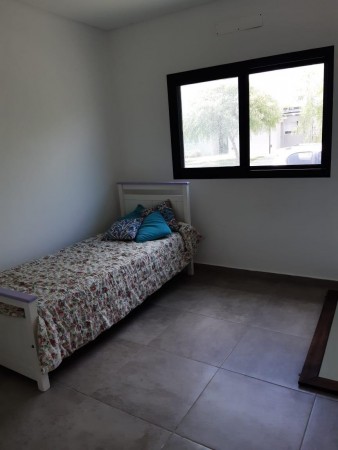 CASA A LA VENTA CON PILETA