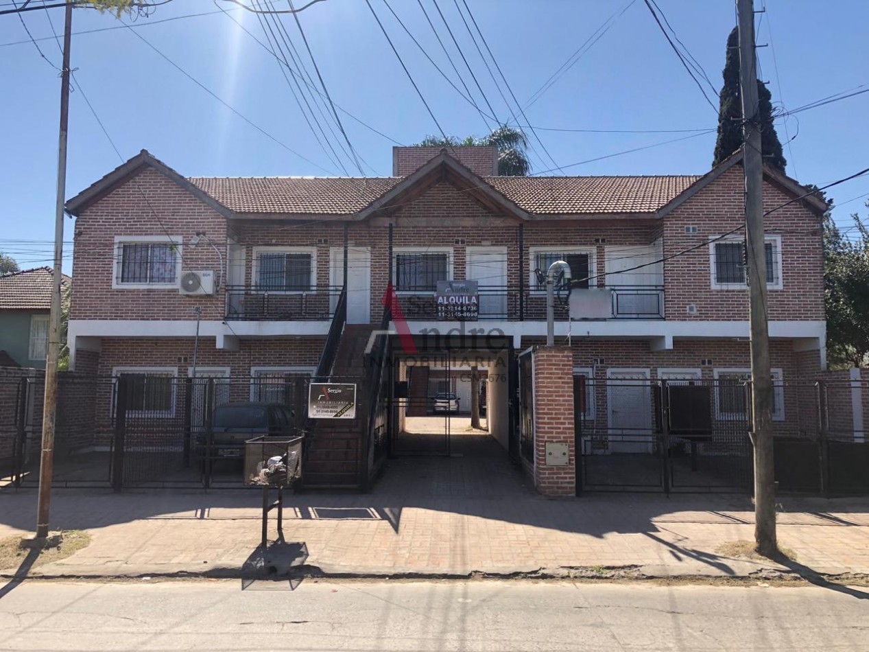 DOS AMBIENTES  CON PATIO (COCHERA OPCIONAL) CALLE POLONIA 220 JOSE C PAZ
