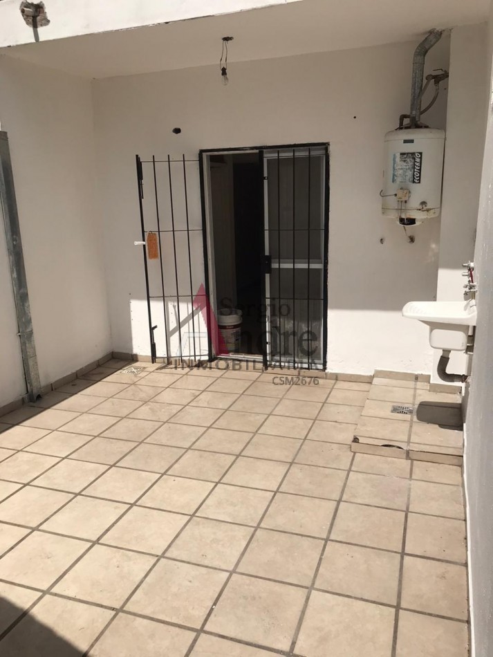 DOS AMBIENTES  CON PATIO (COCHERA OPCIONAL) CALLE POLONIA 220 JOSE C PAZ
