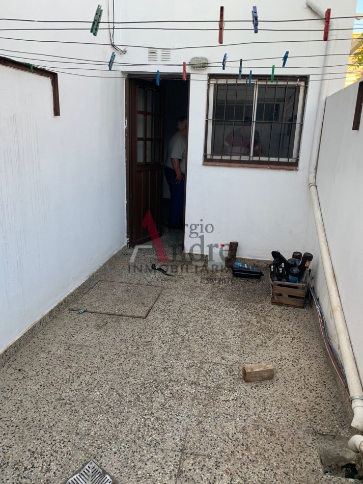 DOS AMBIENTES GRANDE CON PATIO  PLANTA BAJA CALLE CAPITAN MARTINEZ 1503 (SIN COCHERA) SIN EXPENSAS