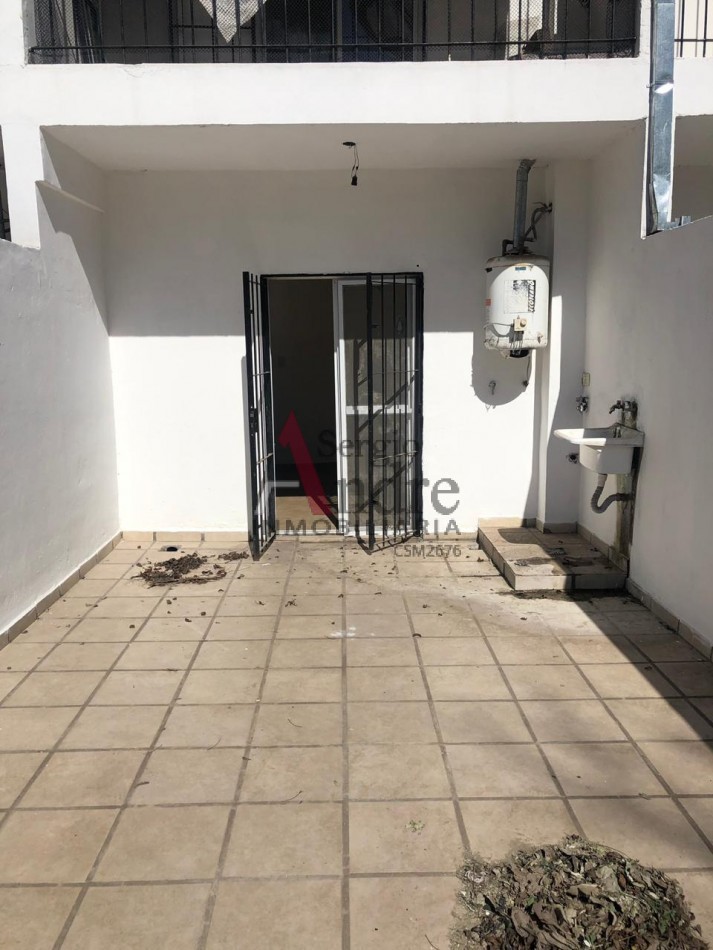 DOS AMBIENTES  CON PATIO (COCHERA OPCIONAL) CALLE POLONIA 220 JOSE C PAZ